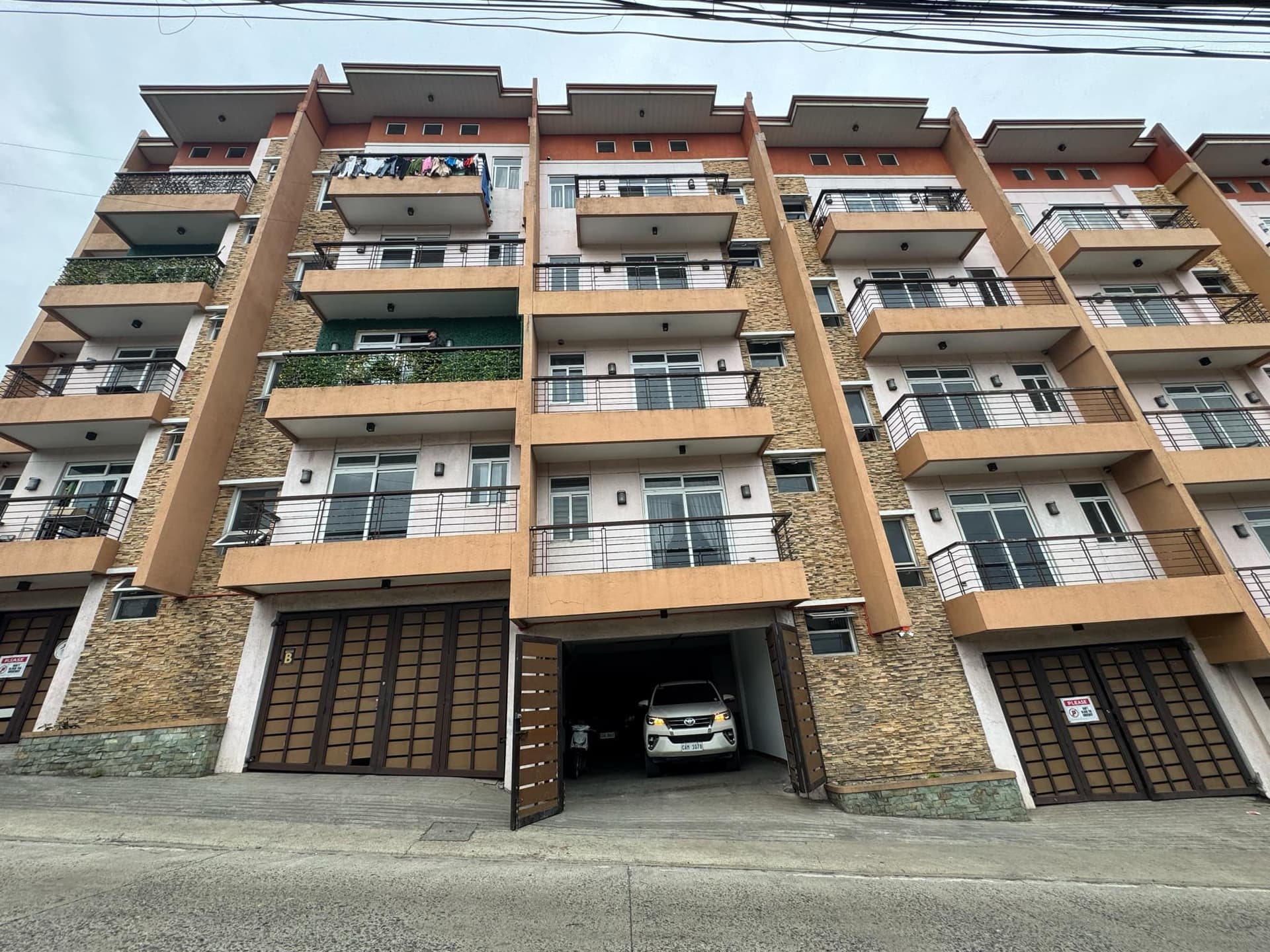 RFO 2-Bedroom, 2 Full Bath w/ Balcony & Built in Cabinets CONDO Along Adarna St. Baguio City - CC