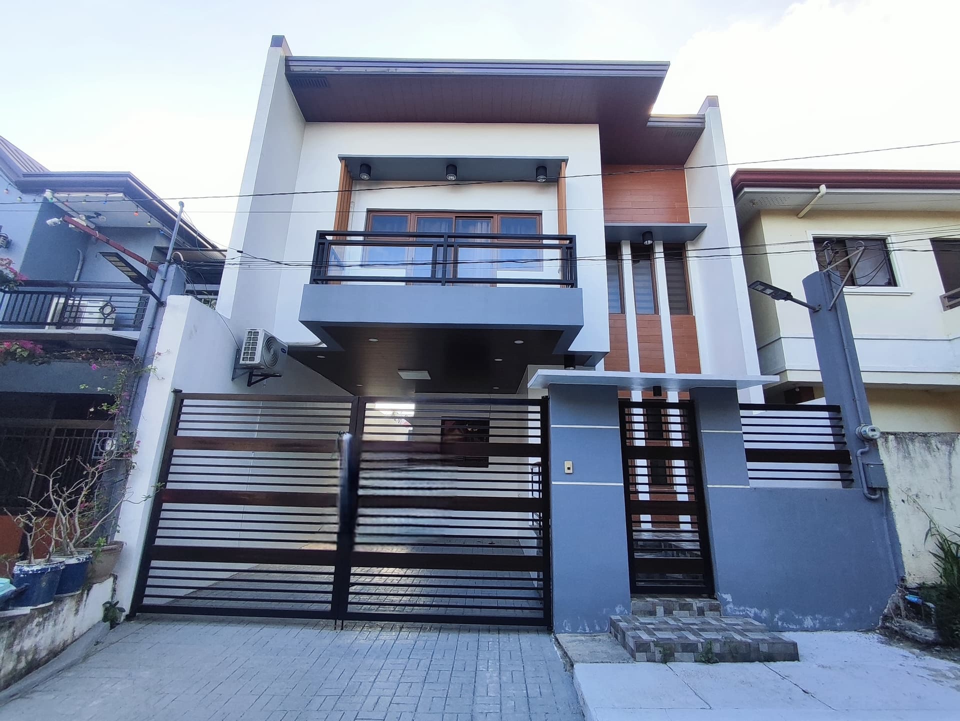 Single Attached House And Lot For Sale in Cupang Antipolo near SM Center Downtown RG