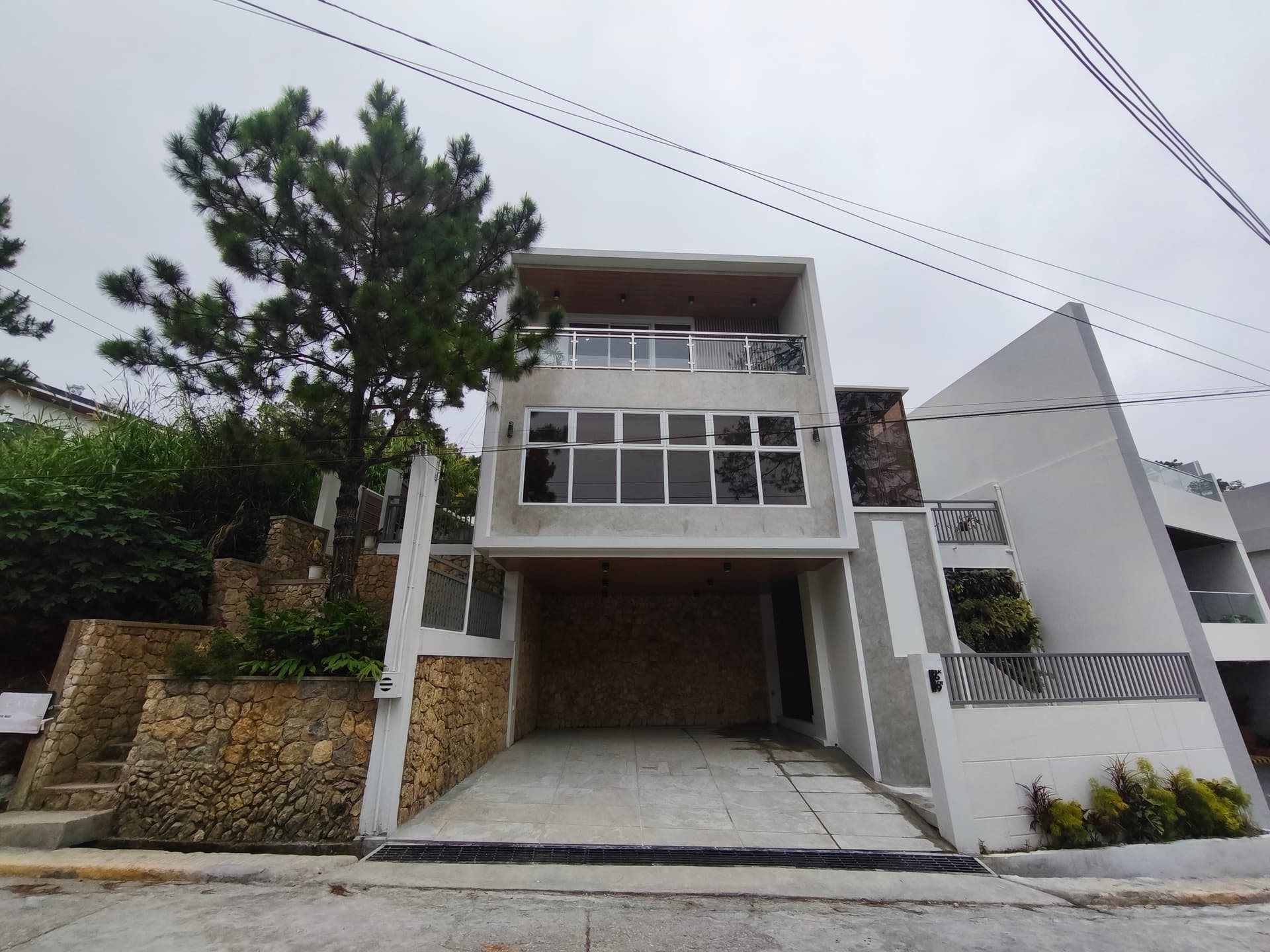 3-Storey Smart Home w/ with Roofdeck & Equiped Kitchen W/ 1YR Insurance for sale in San Luis, Baguio City - CC