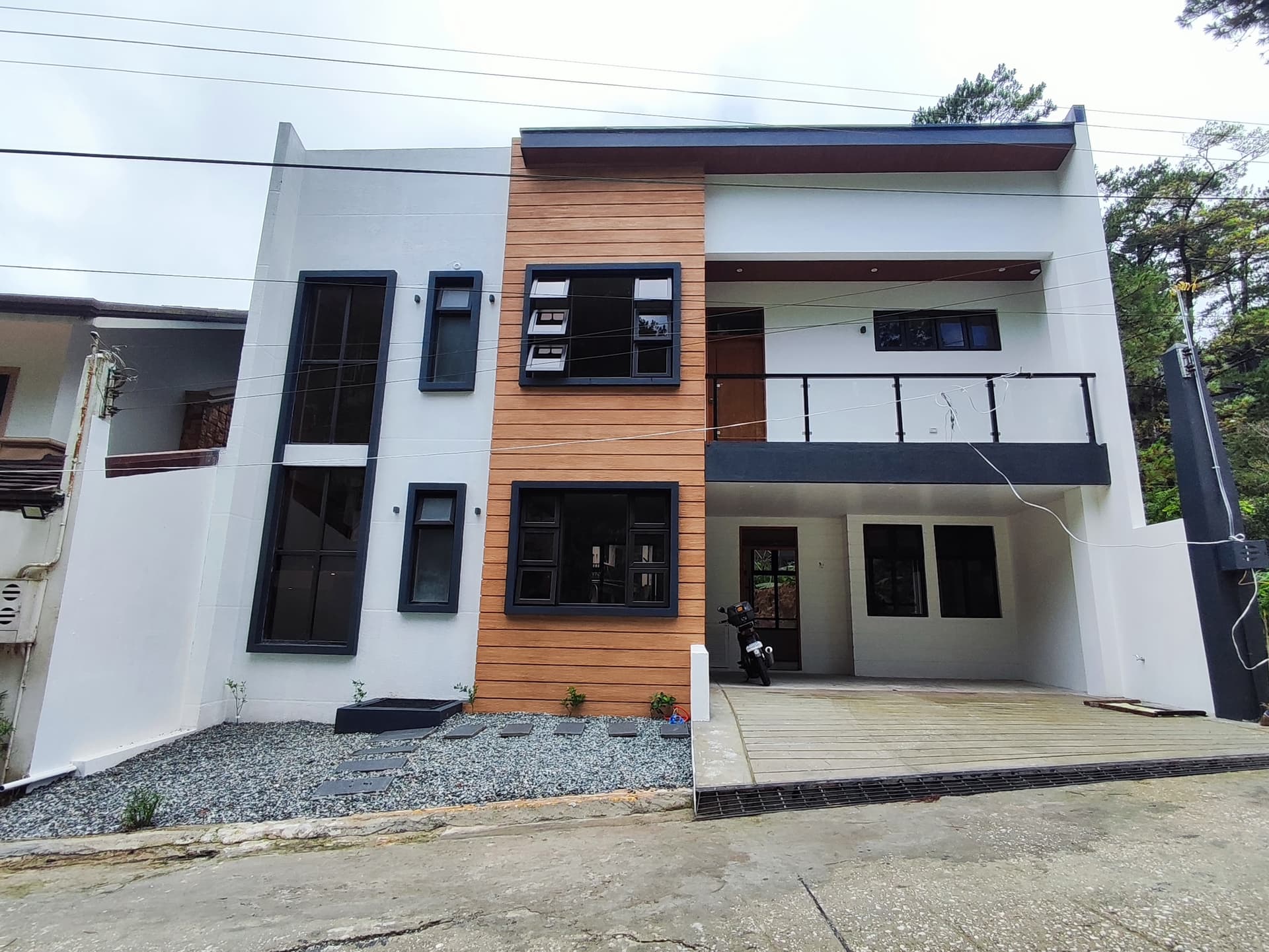 2-Storey Home w/ Roofdeck w/ Panoramic View & Expansive Basement in San Luis, Baguio City - CC