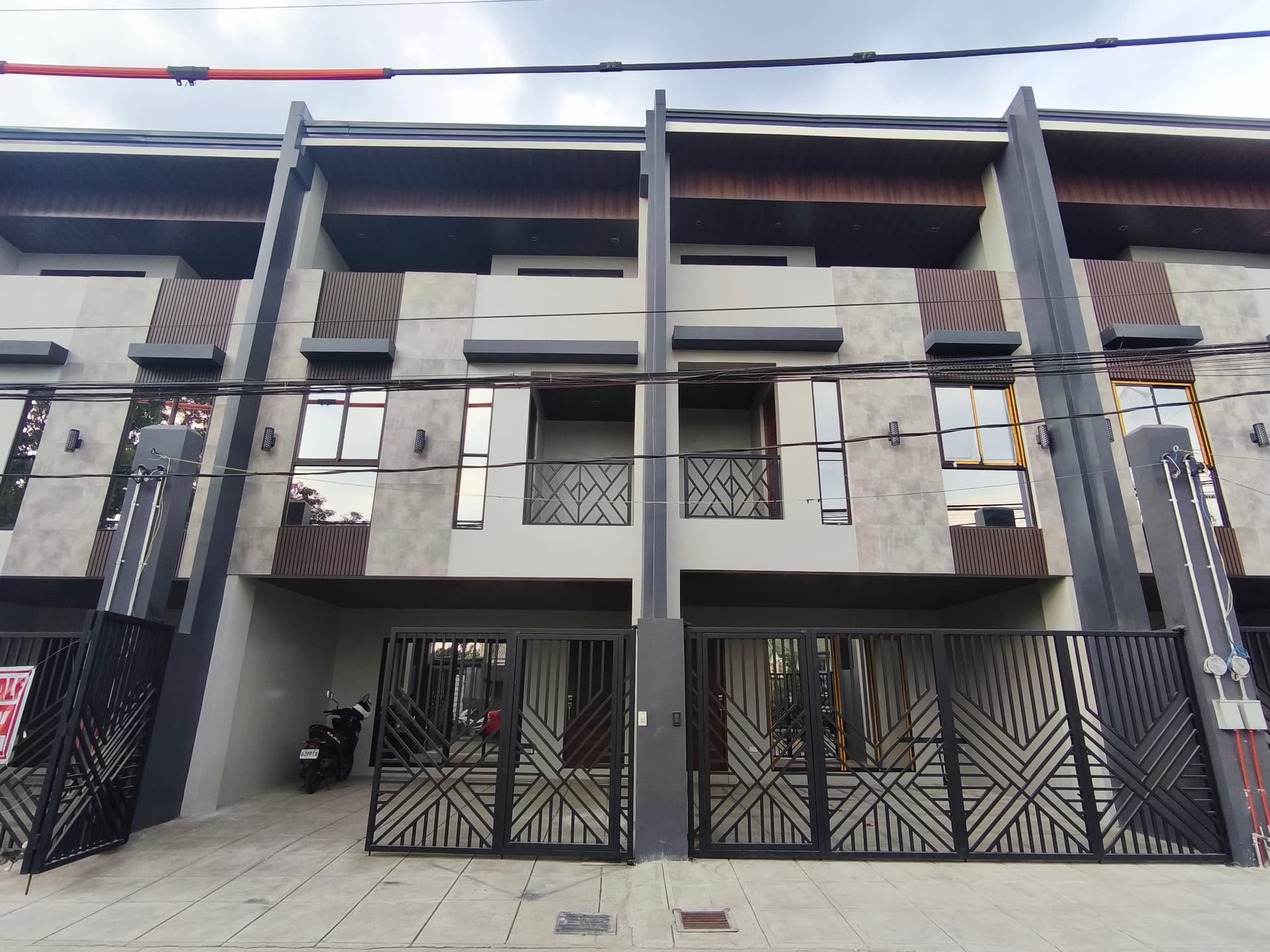 Banaba San Mateo 3 Storey Townhouse For Sale 5 Bedrooms near SM San Mateo RG