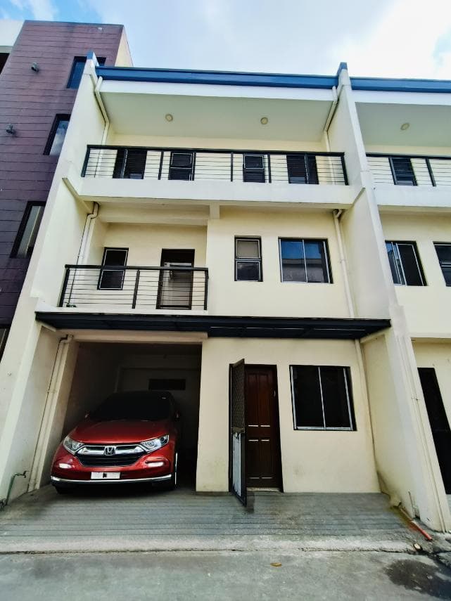 Three Storey Townhouse for Sale in Pasig near C raymundo tramo avenue-MD