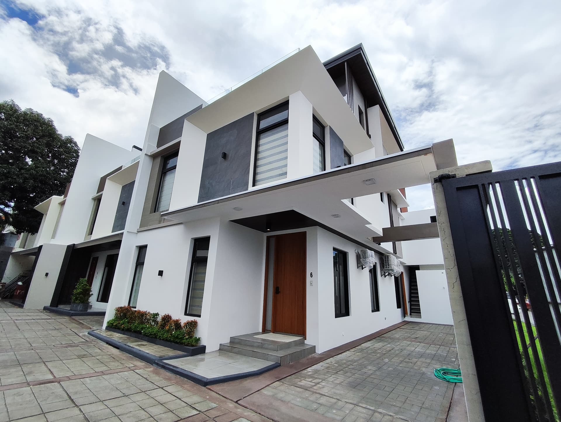 4 Bedrooms Compound Townhouse for Sale in BF homes Paranaque w/ Roofdeck - JB