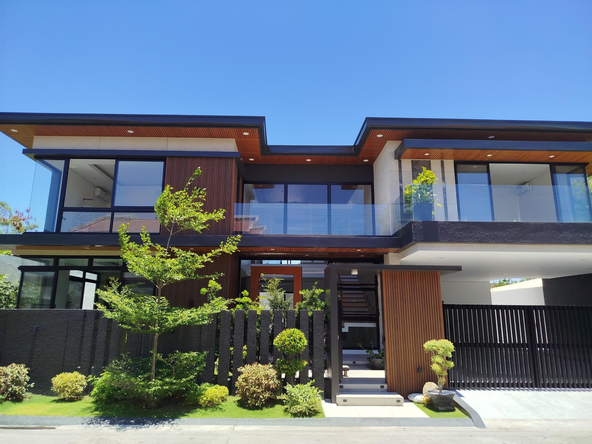 Bayanihan Village House and Lot with Swimming Pool For Sale BF Homes Paranaque SD