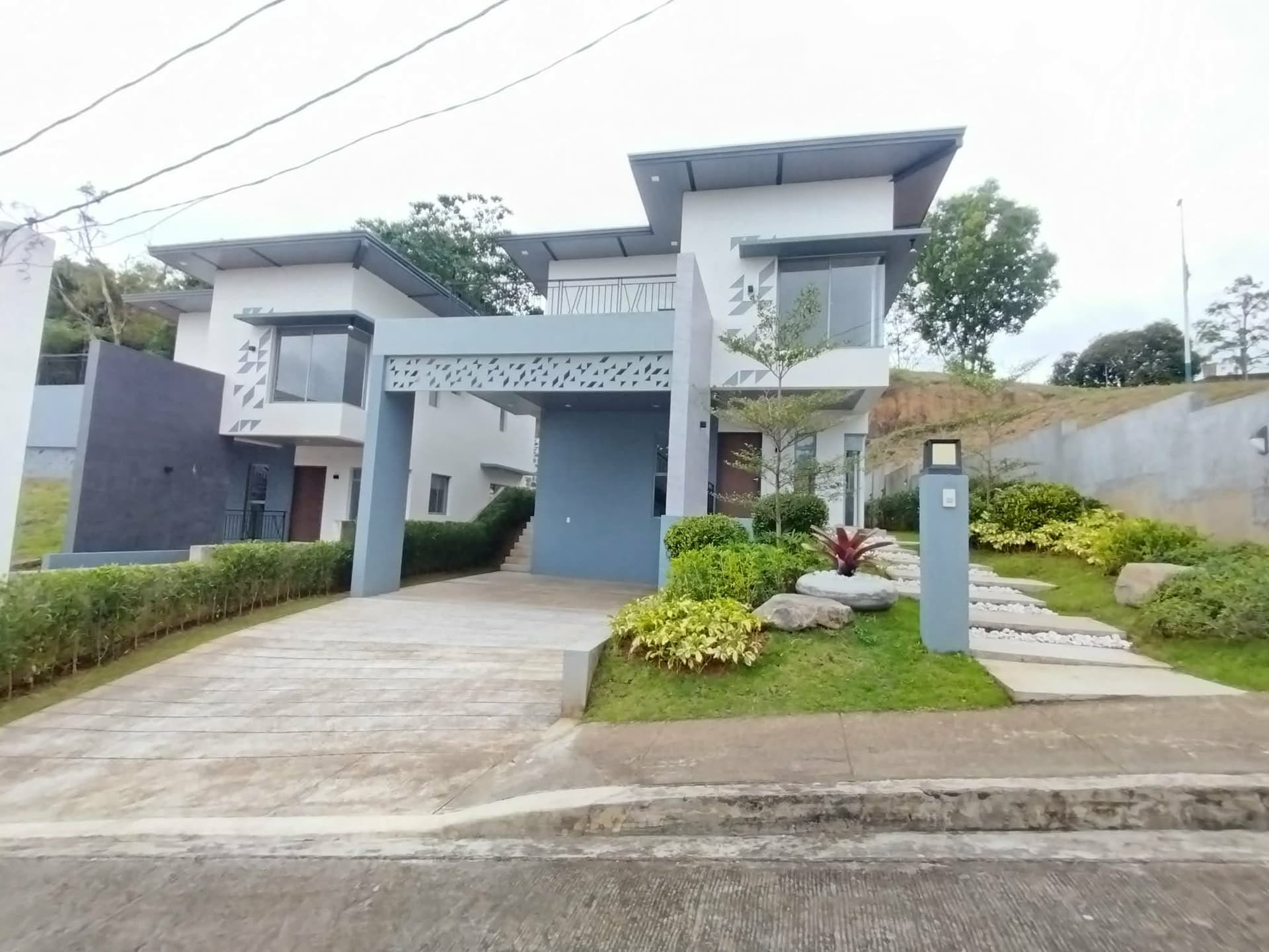Inarawan Antipolo For Sale 2 Storey Townhouse near Puregold Cogeo RG