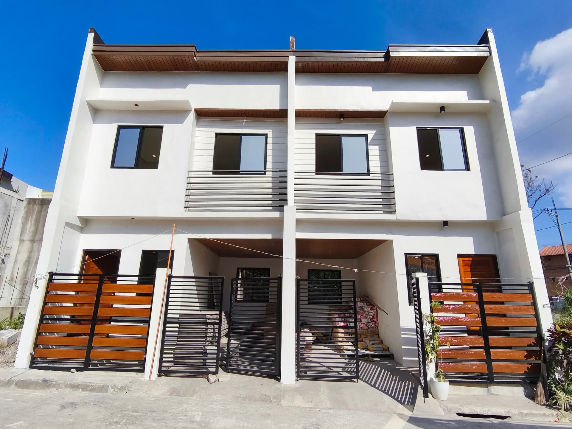 San Luis Antipolo For Sale 2 Storey Townhouse W/2 Big Rooms near Assumption School RG