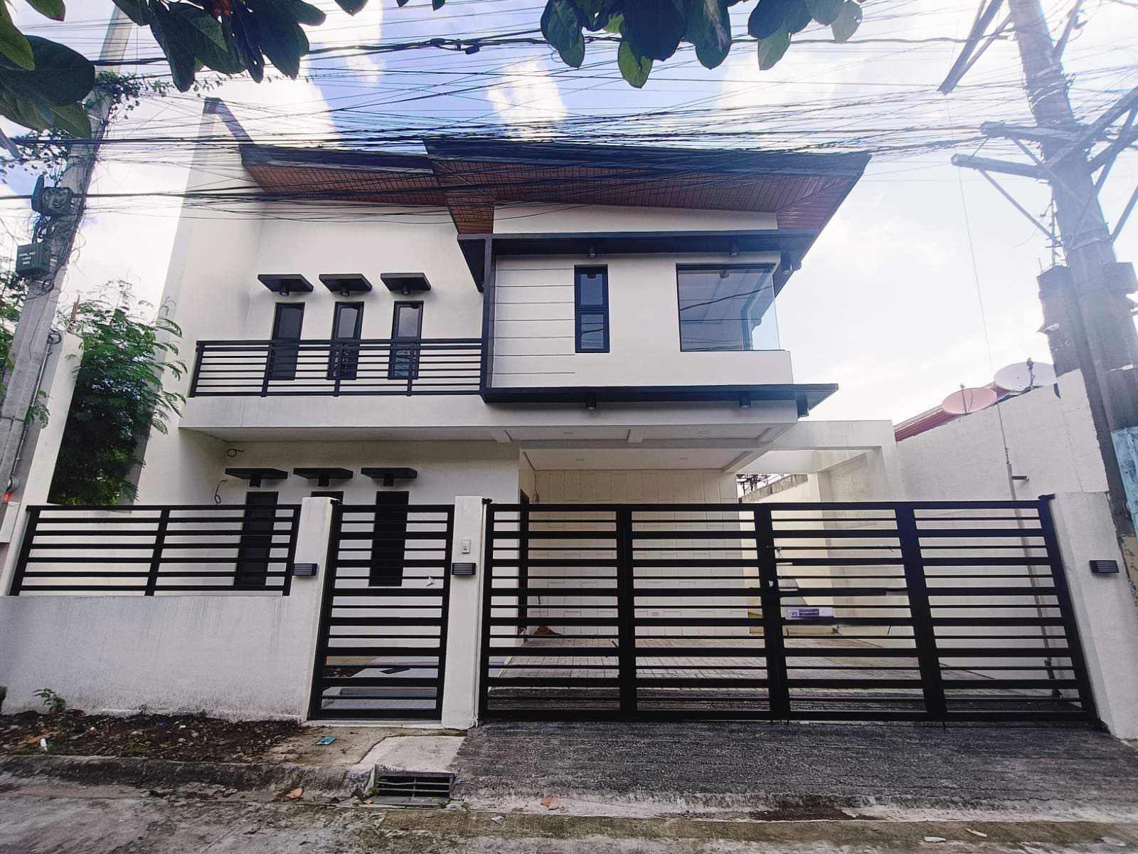 Two Storey Modern House and Lot for Sale in Muntinlupa near FEU Alabang-MD