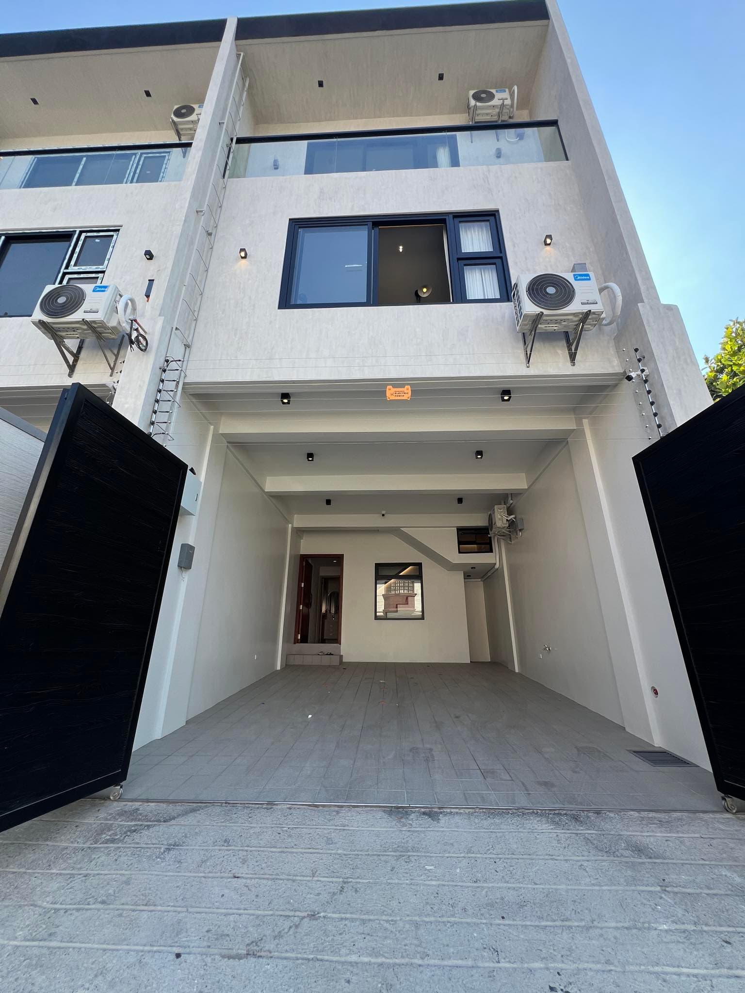 New Zaniga Mandaluyong For Sale 3 Storey Townhouse 4 Bedrooms near Boni Ave RG
