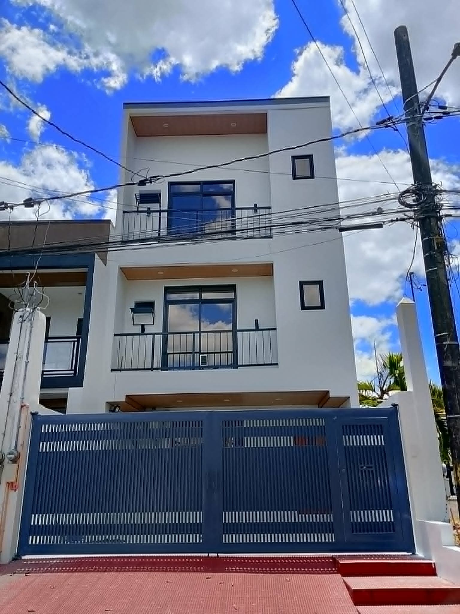 3 Storey Townhouse for Sale in Munting Dilaw Antipolo near Felix Ave RG