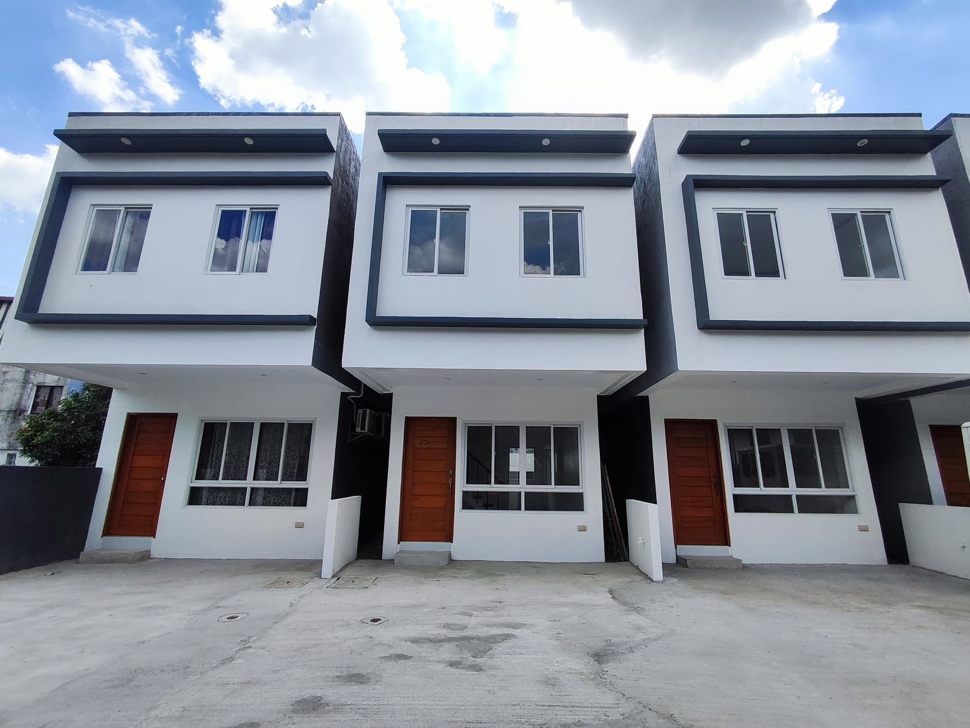 3BR 100sqm Townhouse for Sale in Antipolo-RG