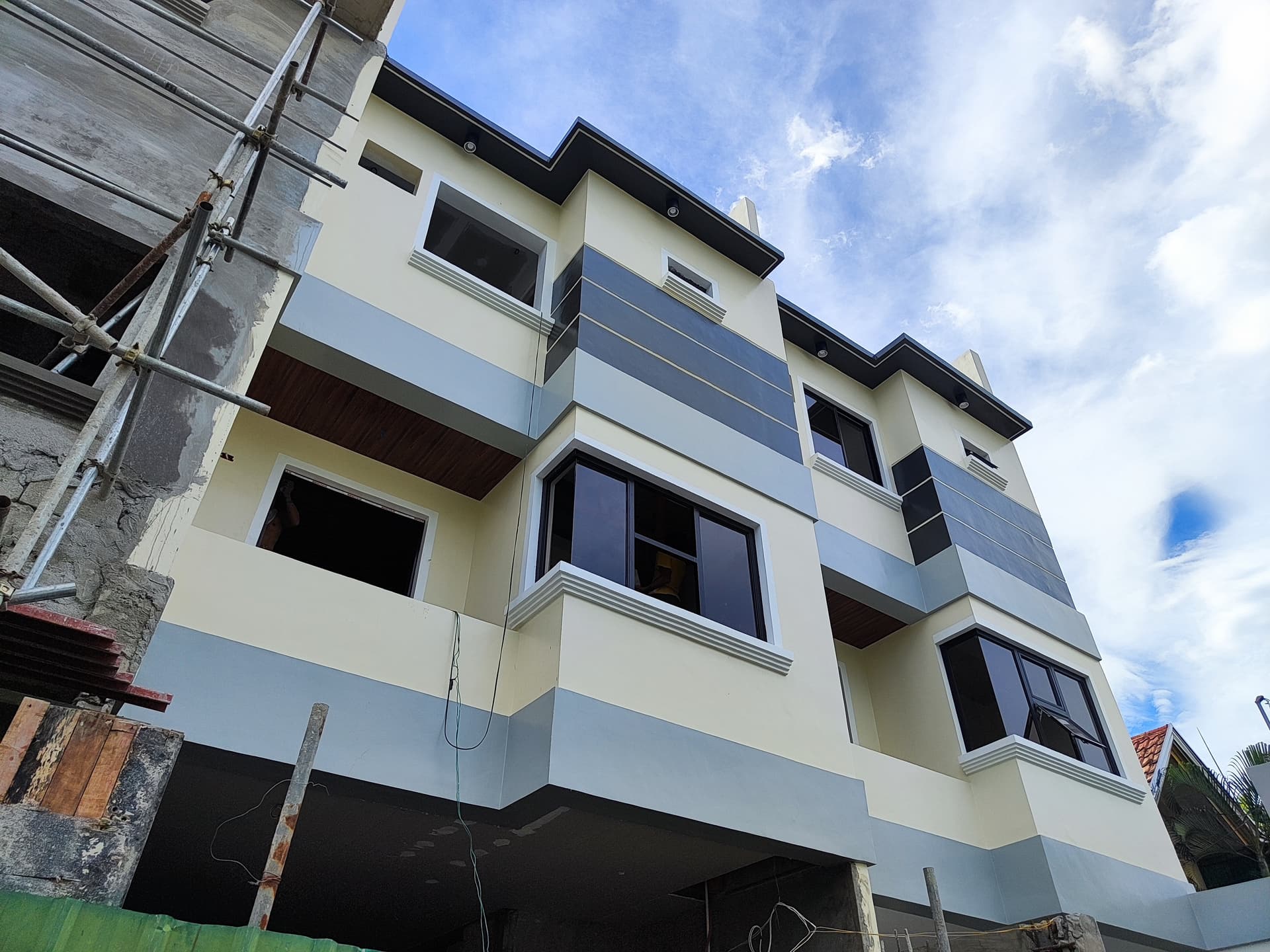 3 Storey Townhouse For Sale In GreenheightsBrgy.Nangka Marikina City-ND