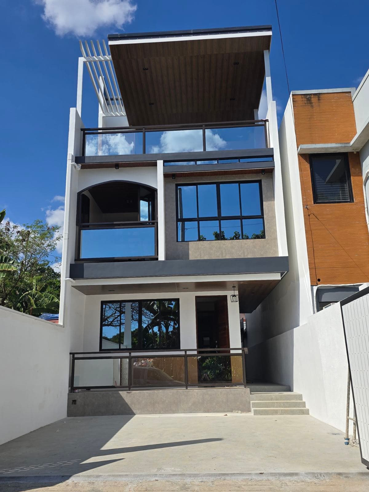 Santa Cruz Antipolo For Sale Modern 3 Storey Townhouse near Robinson RG