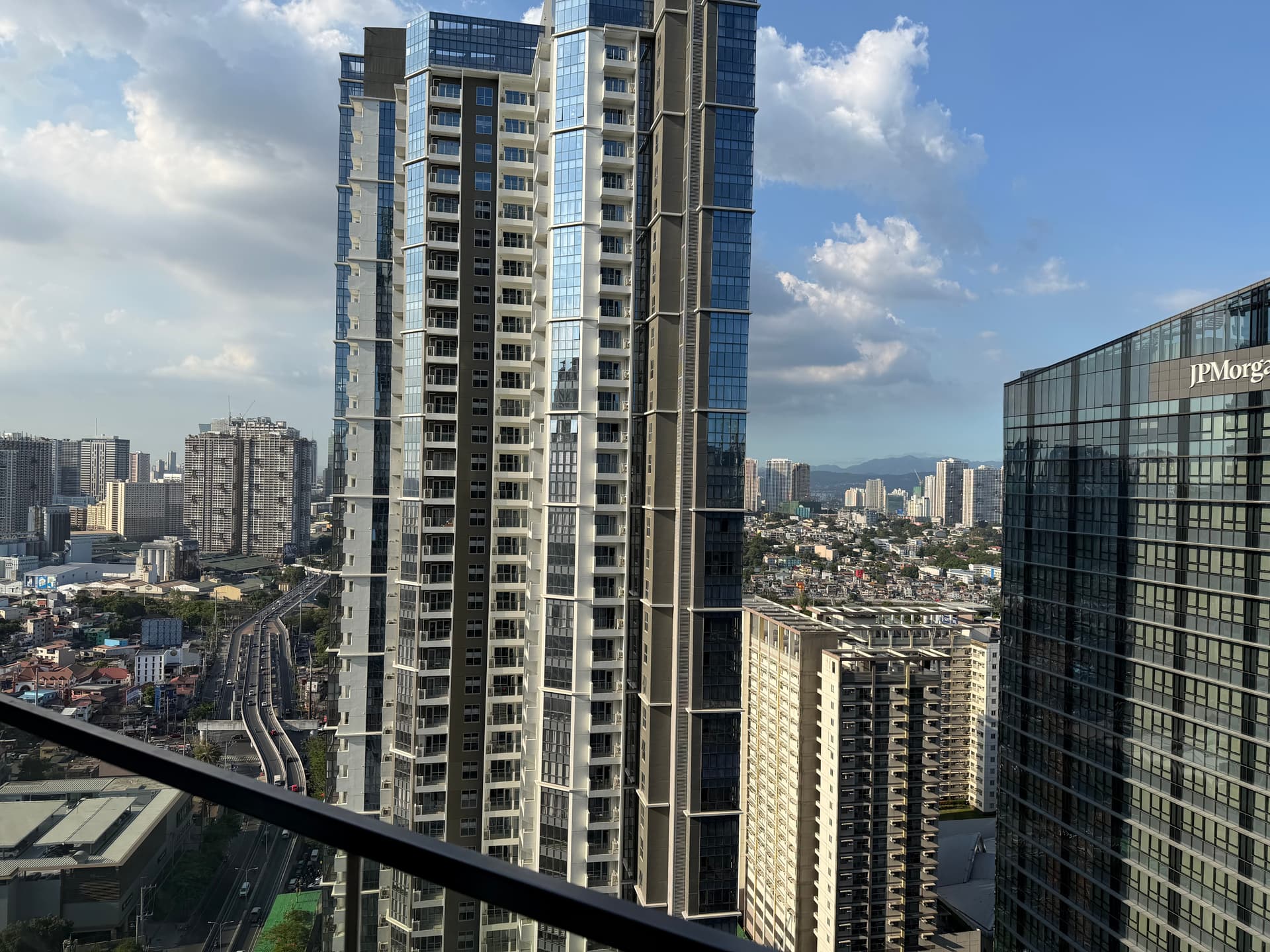 Uptown Parksuites 2 | 1BR 41.5sqm Condo for Sale in Taguig
