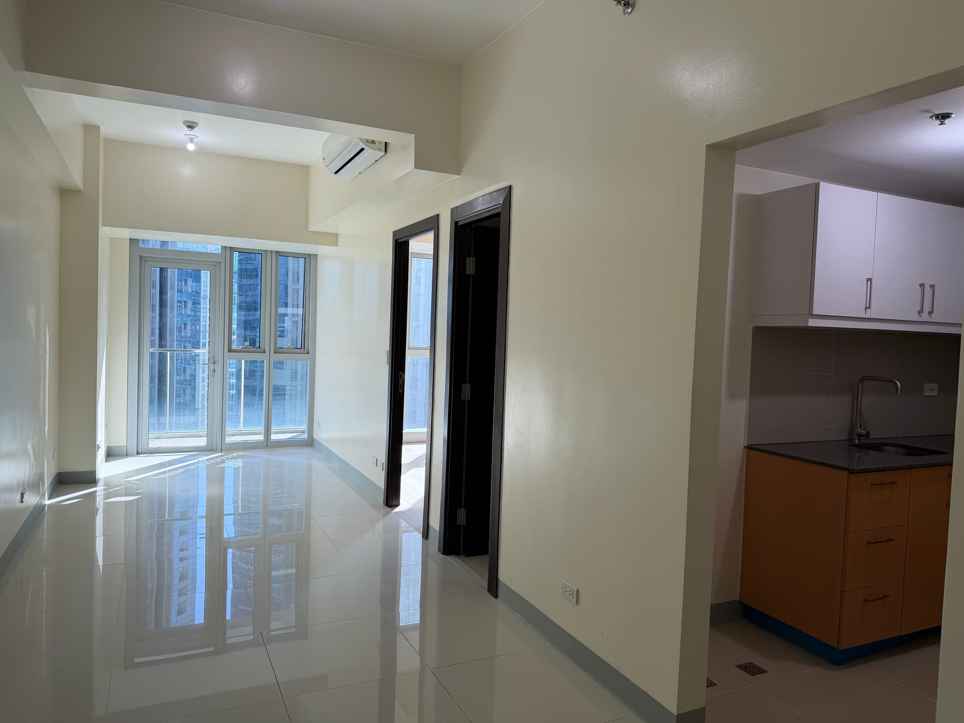 Uptown Parksuites 2 | 1BR 46.5sqm Condo for Sale in Taguig