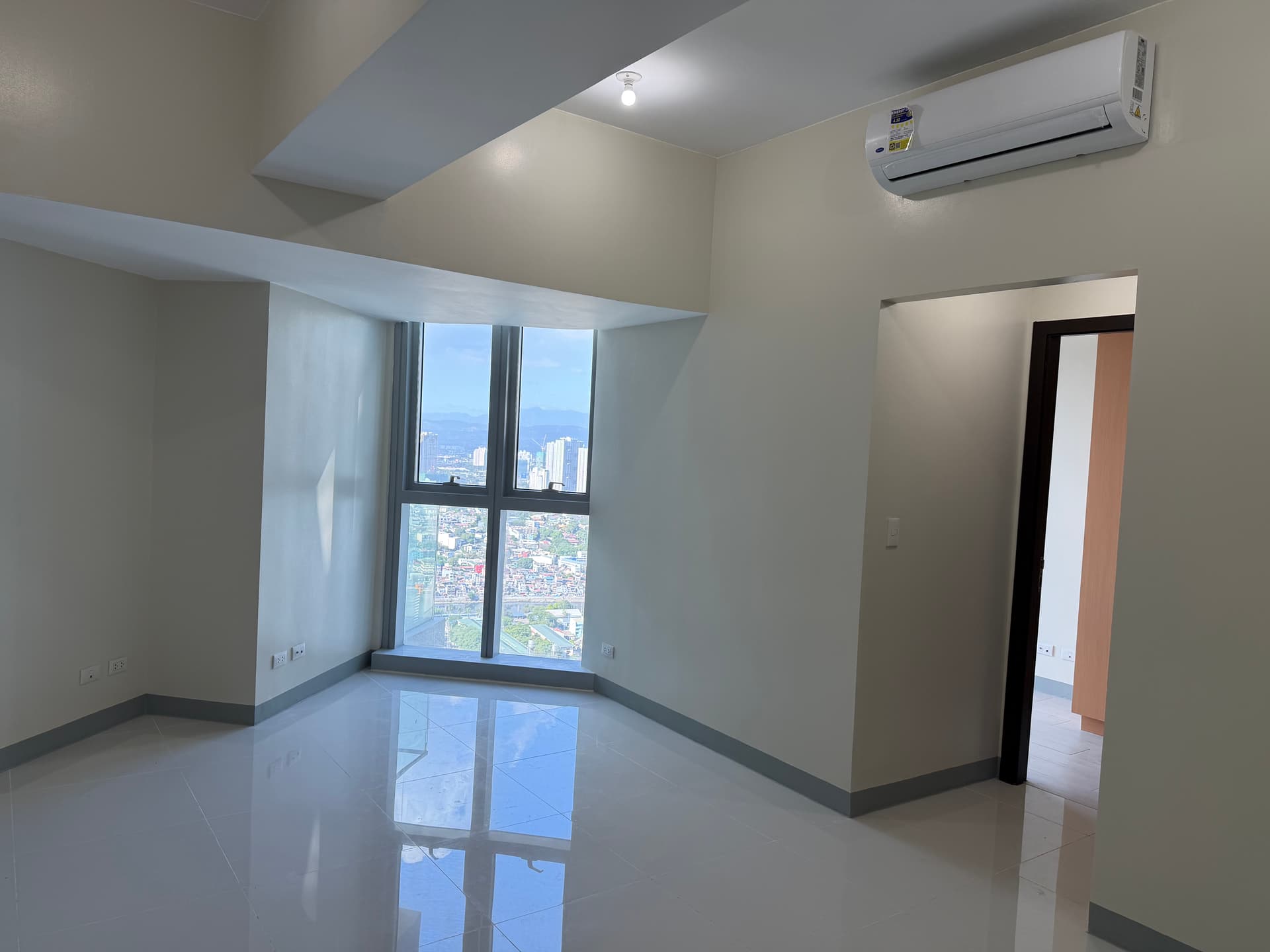 Uptown Parksuites 2 | 2BR 83sqm Condo for Sale in Taguig