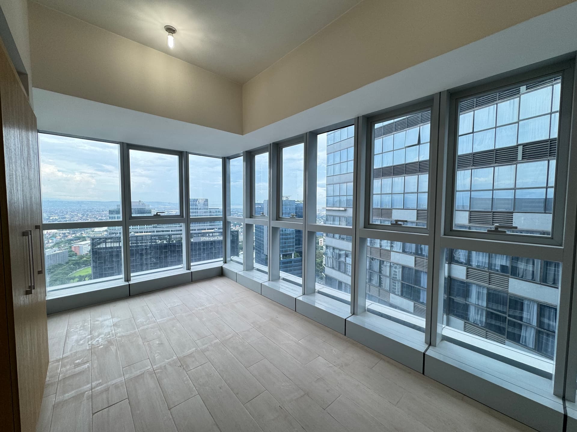Uptown Parksuites 1 | 3BR 89sqm Condo for Sale in Taguig City - Bgc