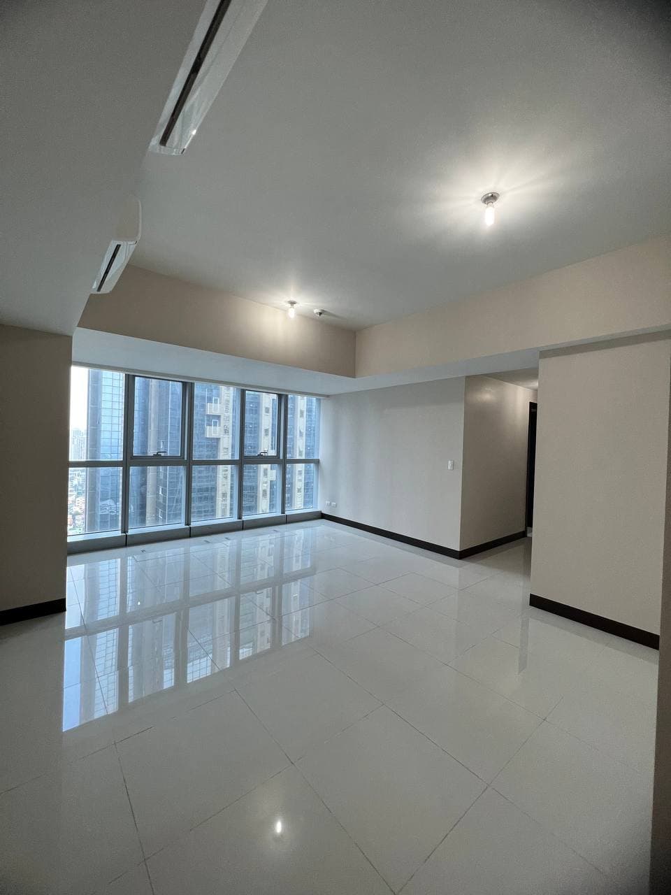 Uptown Parksuites 1 | 3BR Condo for Sale in Taguig City - Bgc
