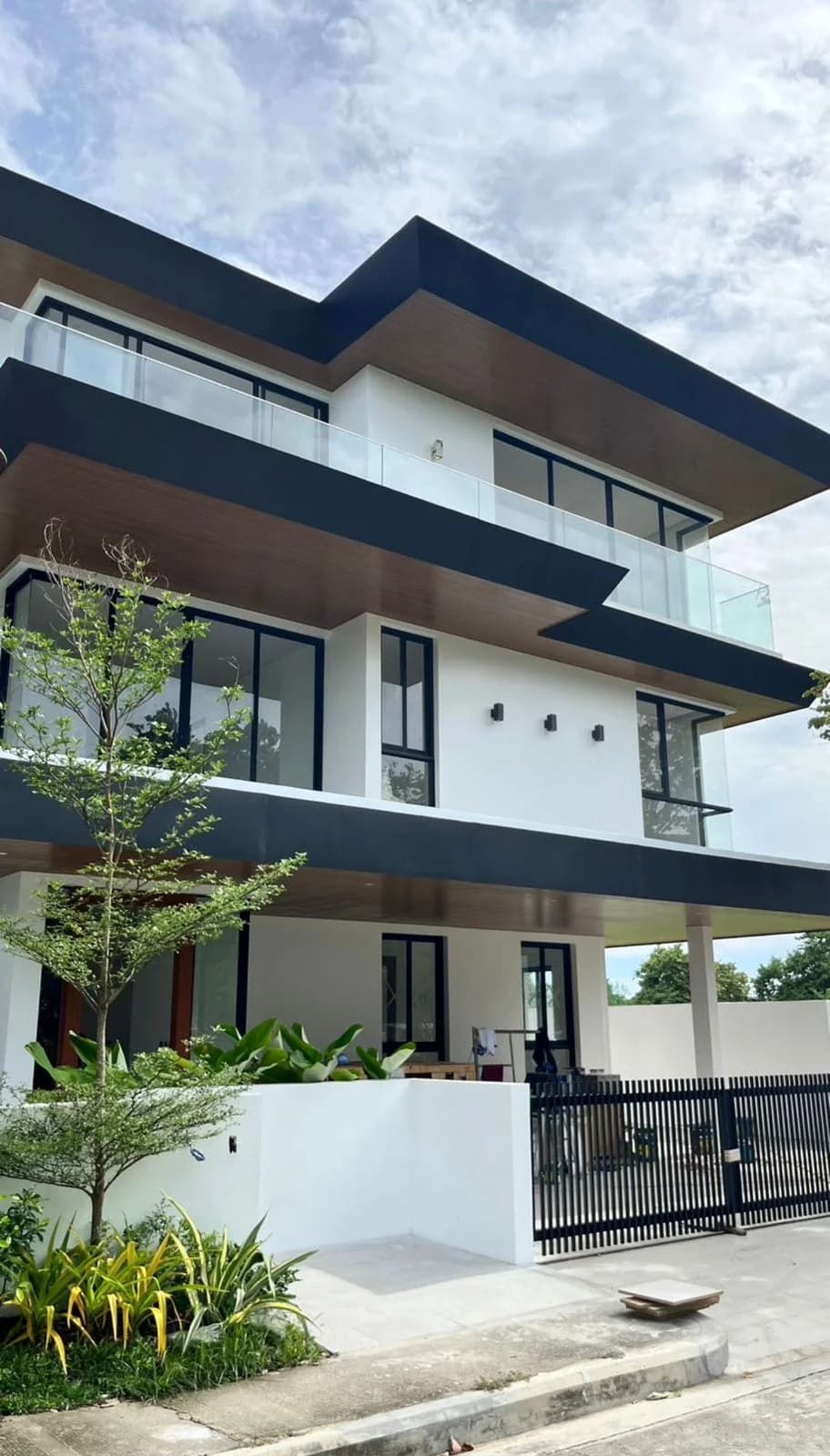 Alabang West | 5BR 600sqm House & Lot for Sale in Las Piñas City