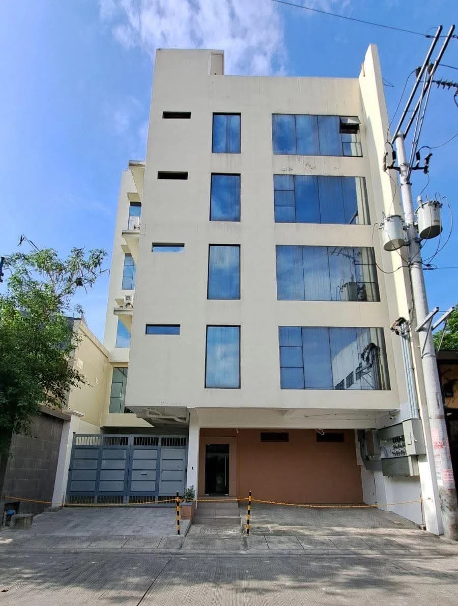 Commercial Office Building - Boni | 268sqm Commercial Space for Rent in Mandaluyong City