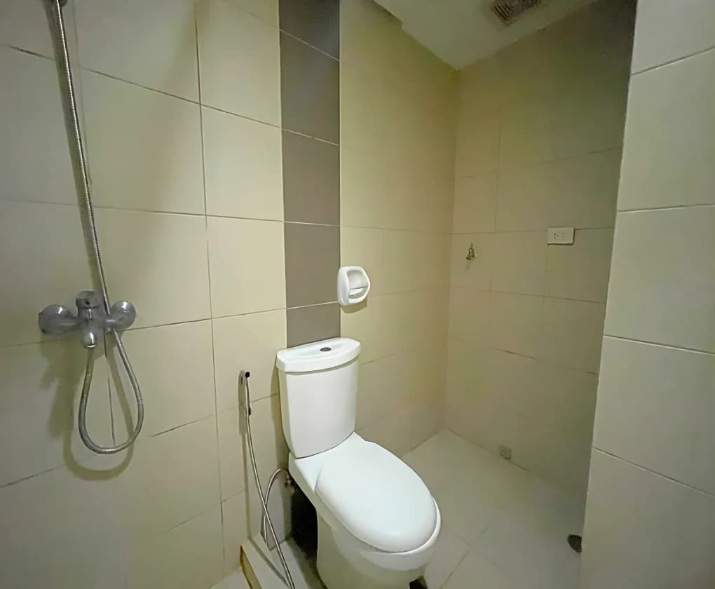 5-storey Condominium Building In Makati | 1287sqm Commercial Space for Sale in Makati City