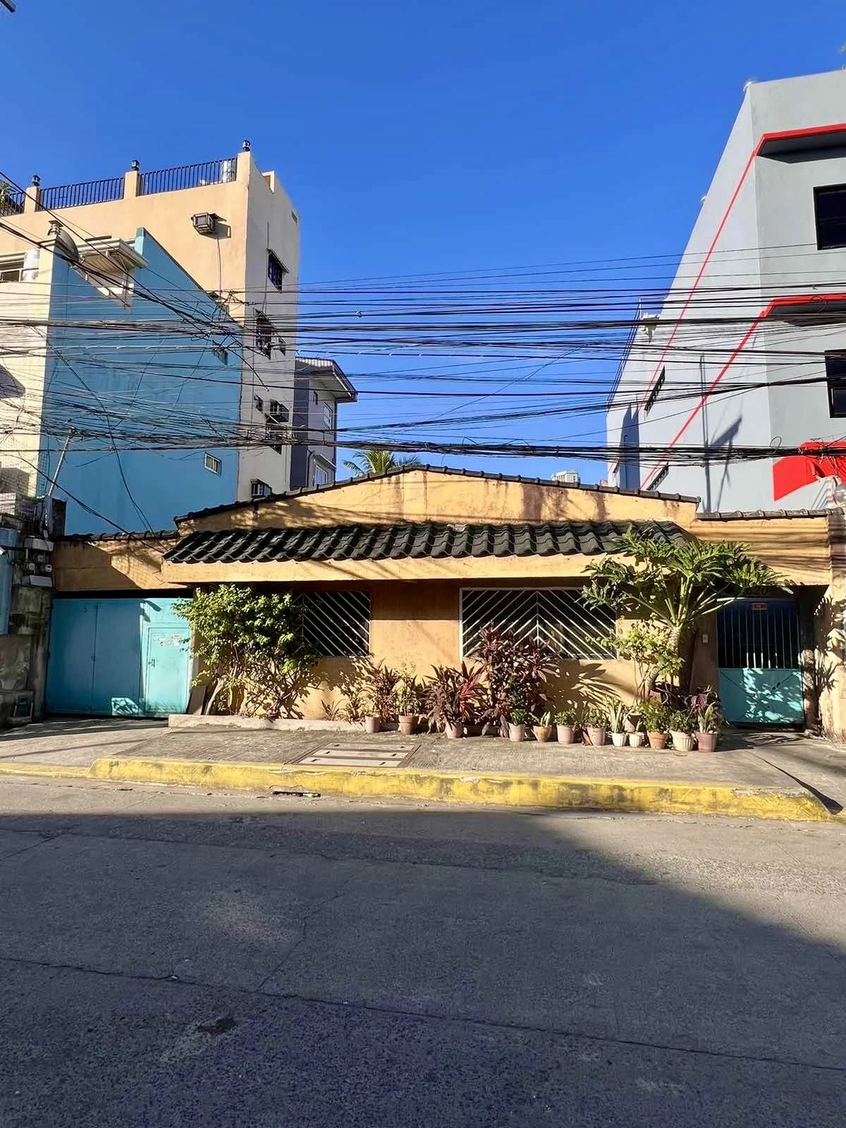 Mandaluyong Old House | Studio House & Lot for Sale in Mandaluyong City